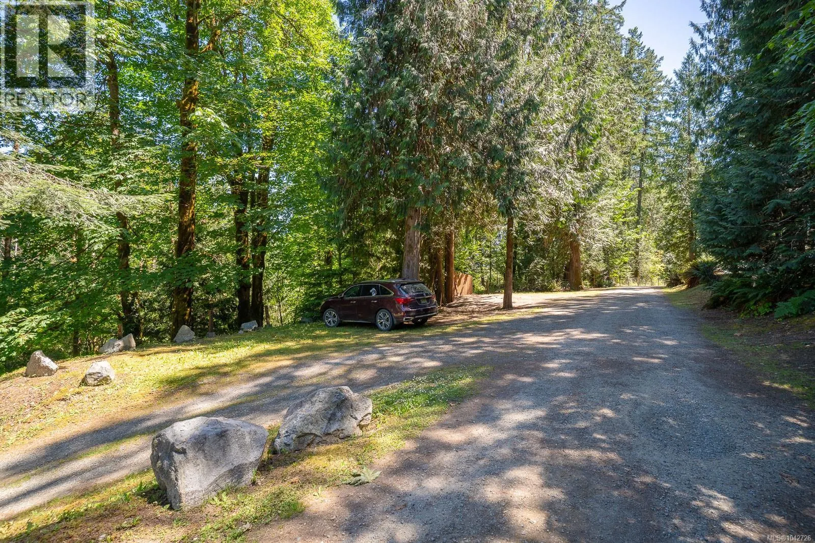 R1 9752 Lakeshore Rd