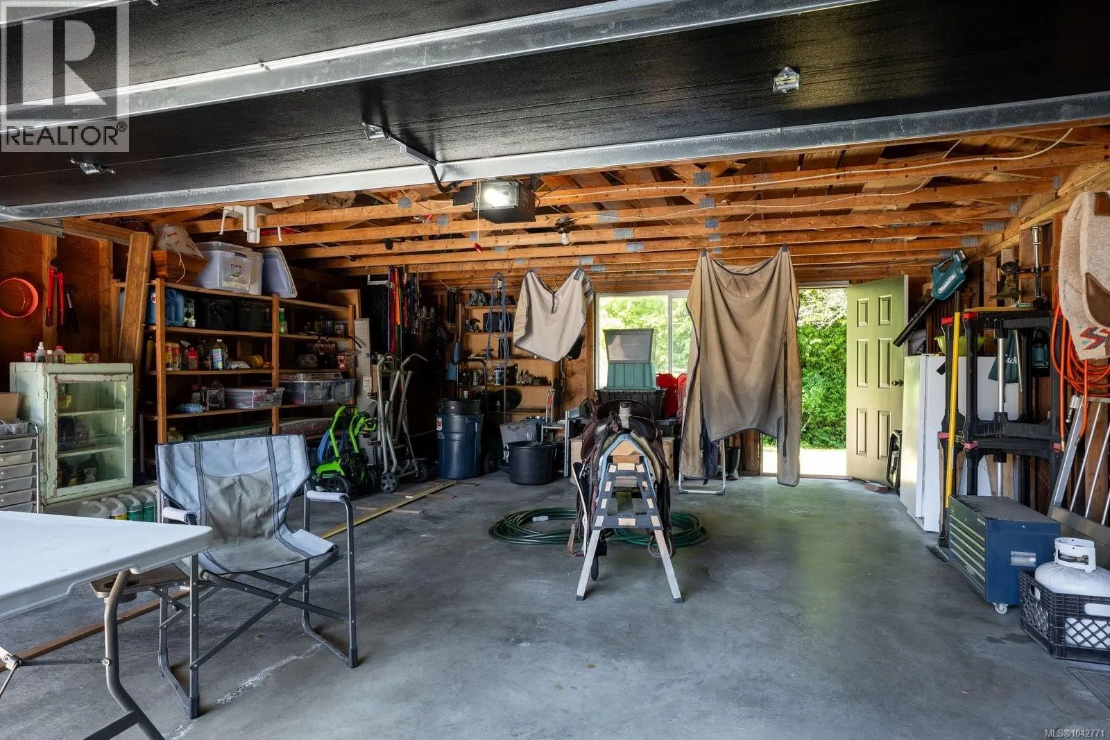 8543 Lochside Dr