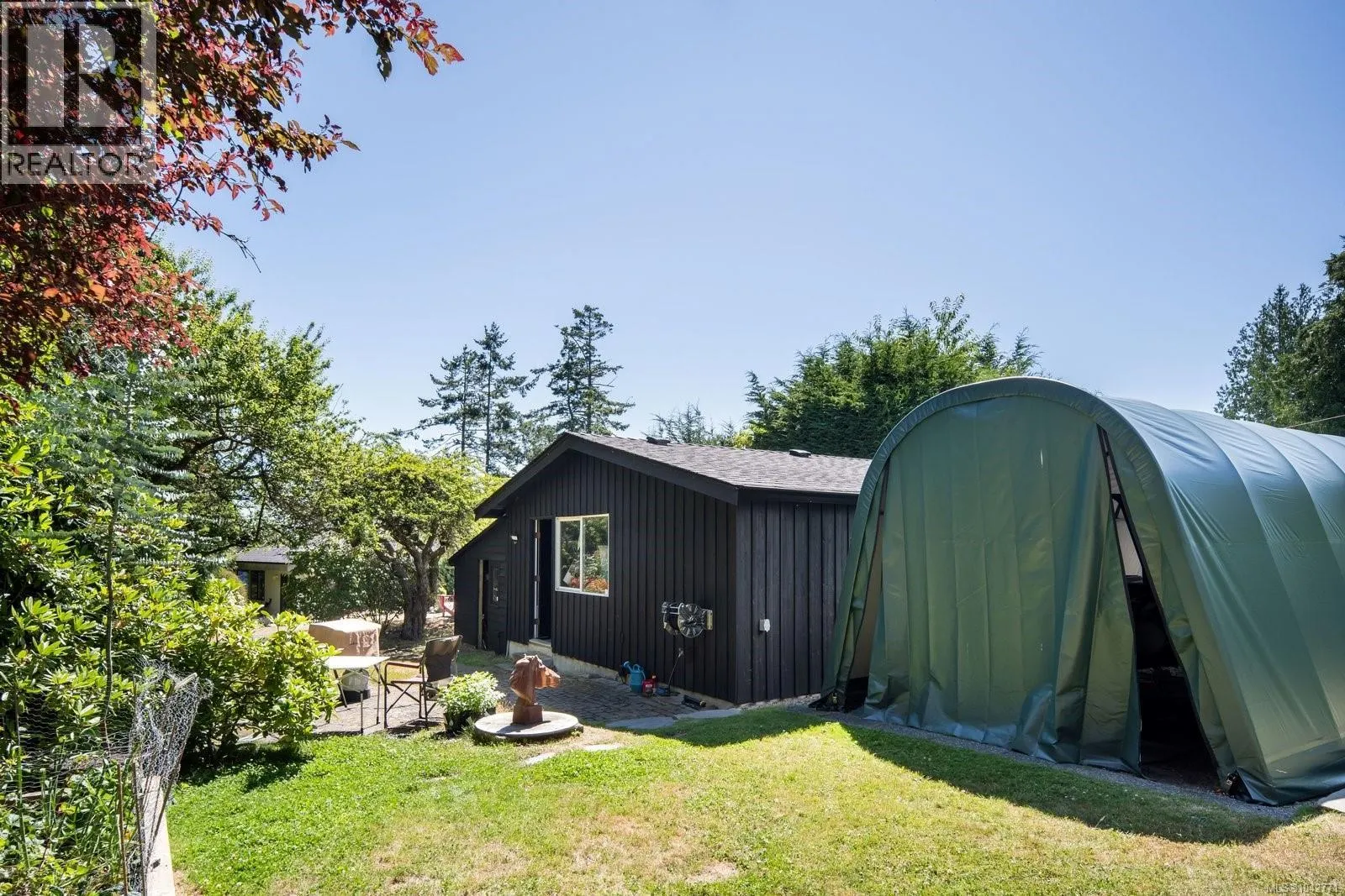 8543 Lochside Dr