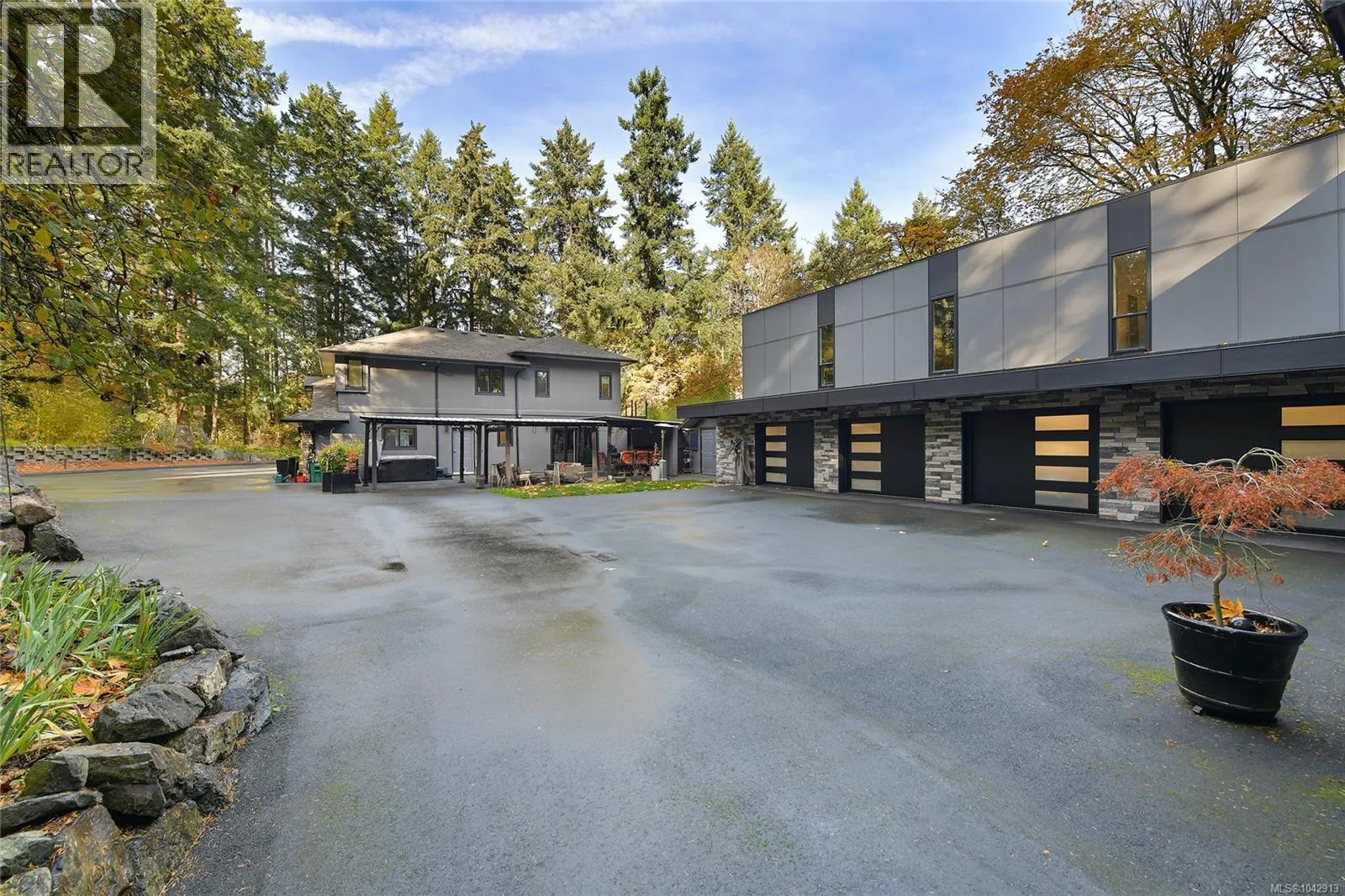 851 Sayward Rd
