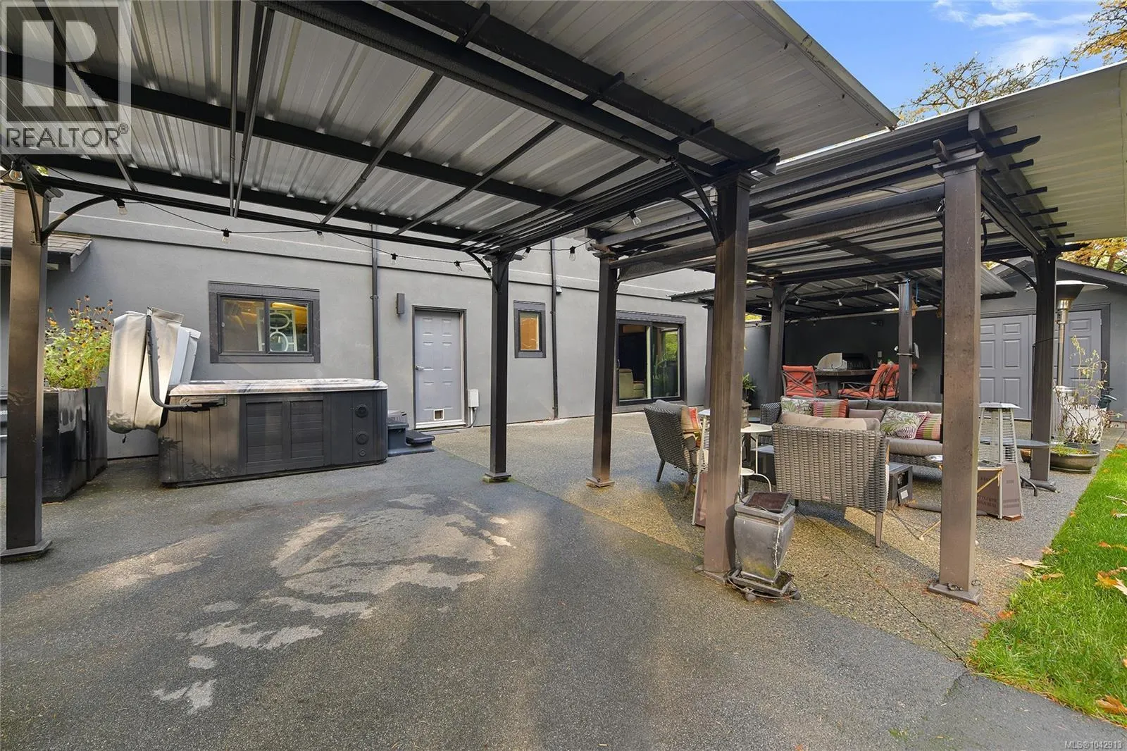 851 Sayward Rd
