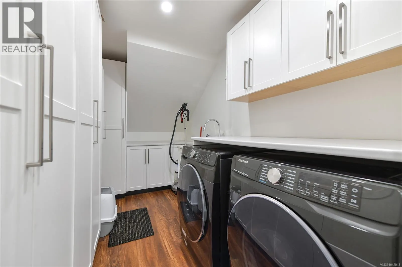 851 Sayward Rd
