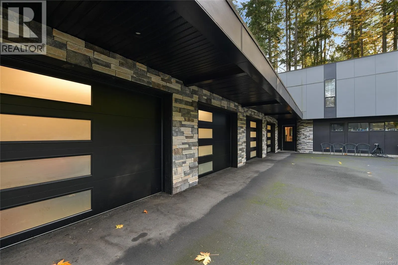 851 Sayward Rd