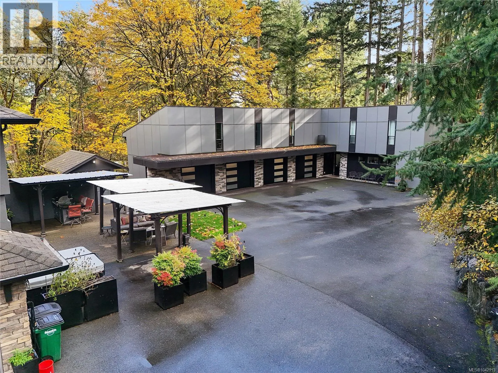 851 Sayward Rd