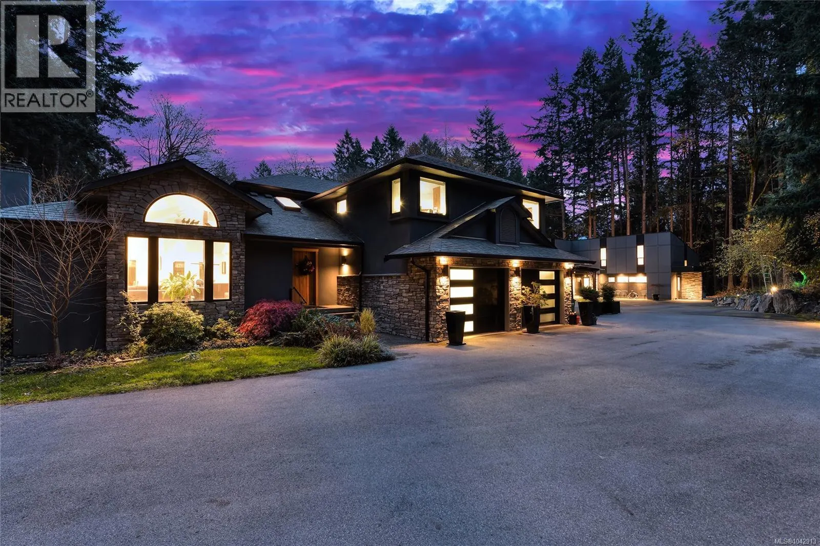 851 Sayward Rd