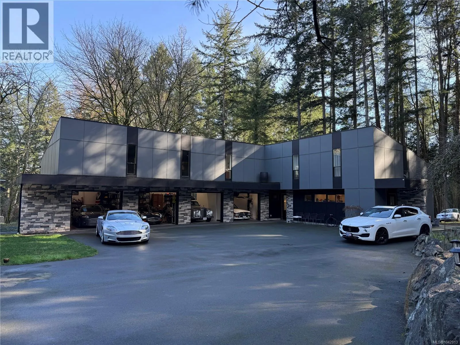 851 Sayward Rd