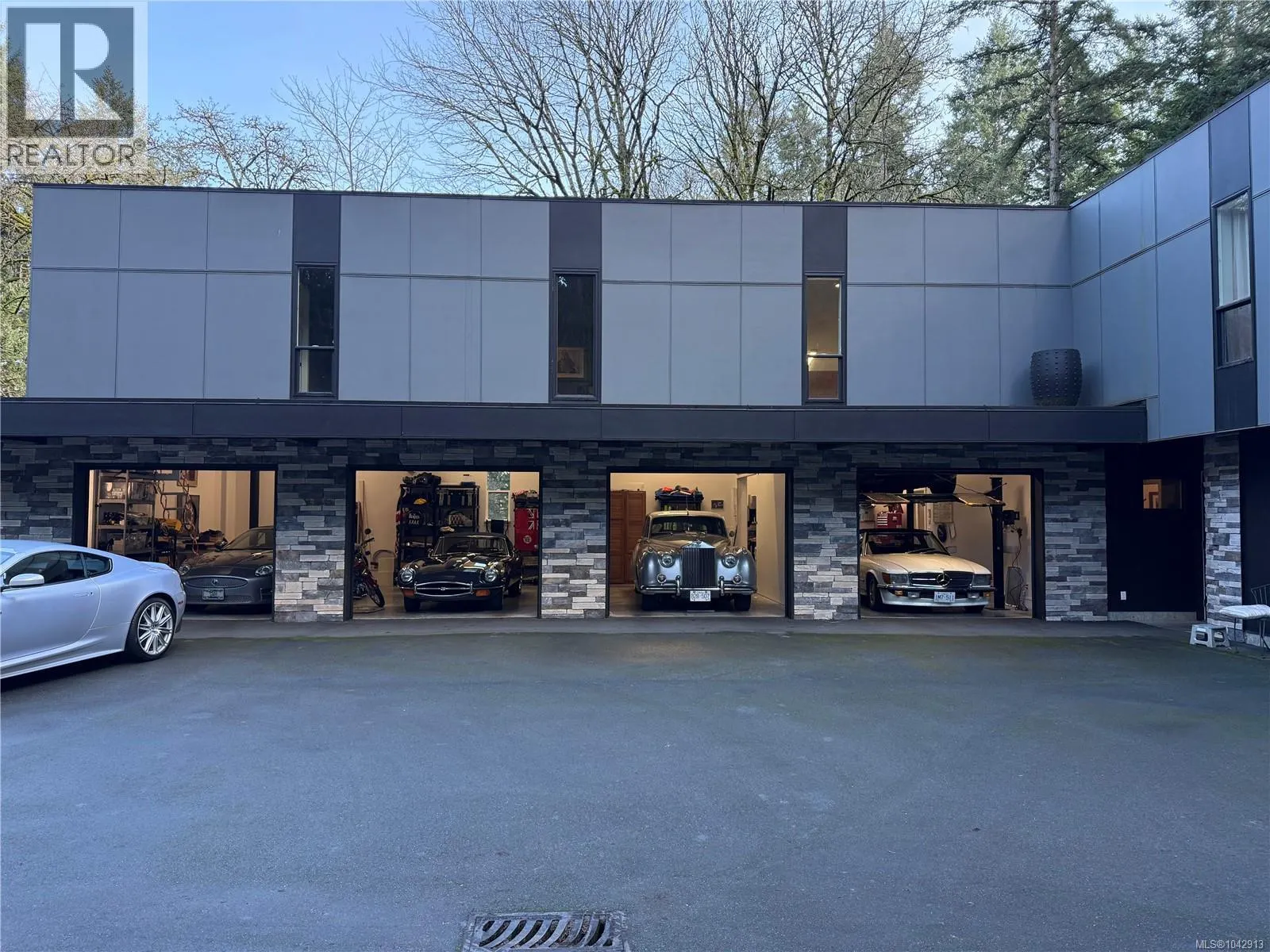 851 Sayward Rd