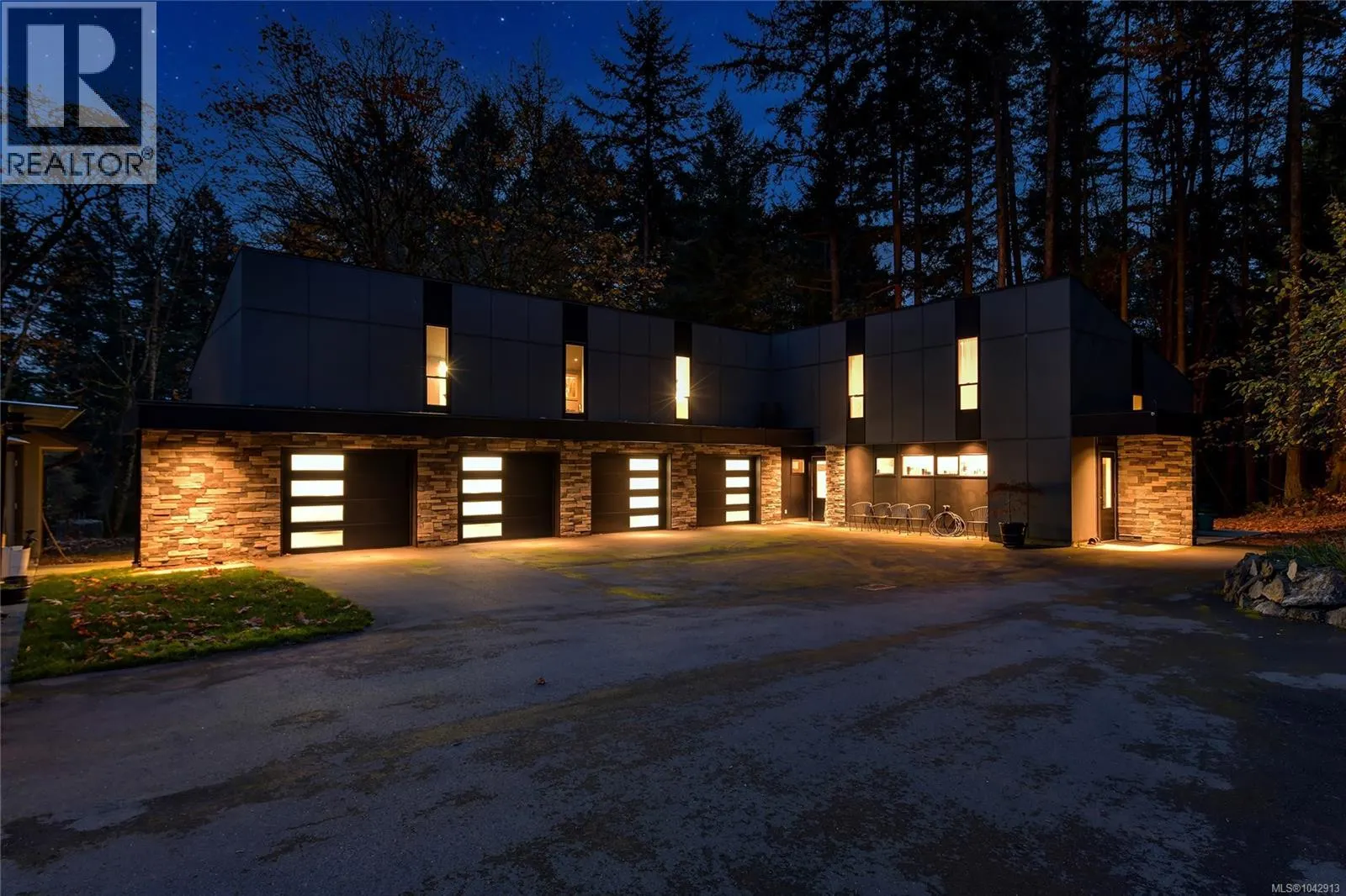 851 Sayward Rd