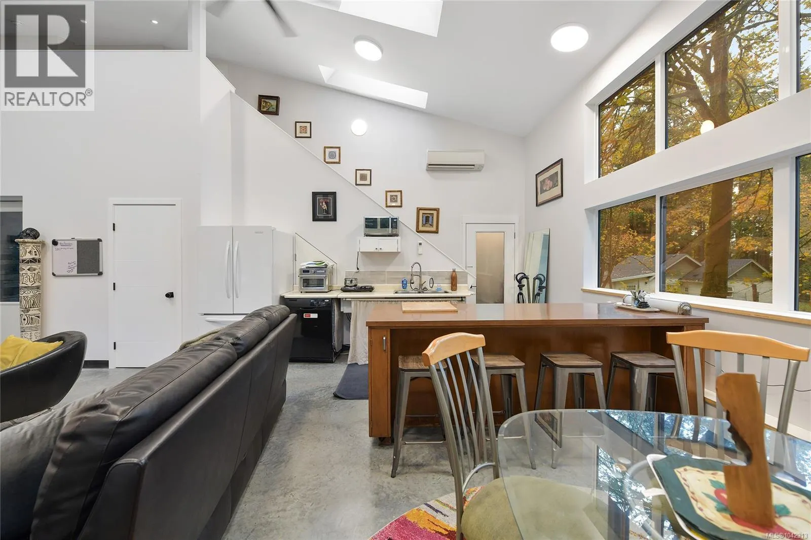 851 Sayward Rd