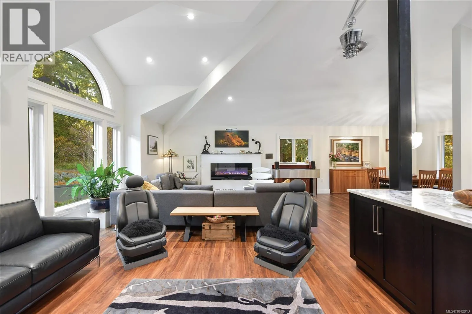 851 Sayward Rd
