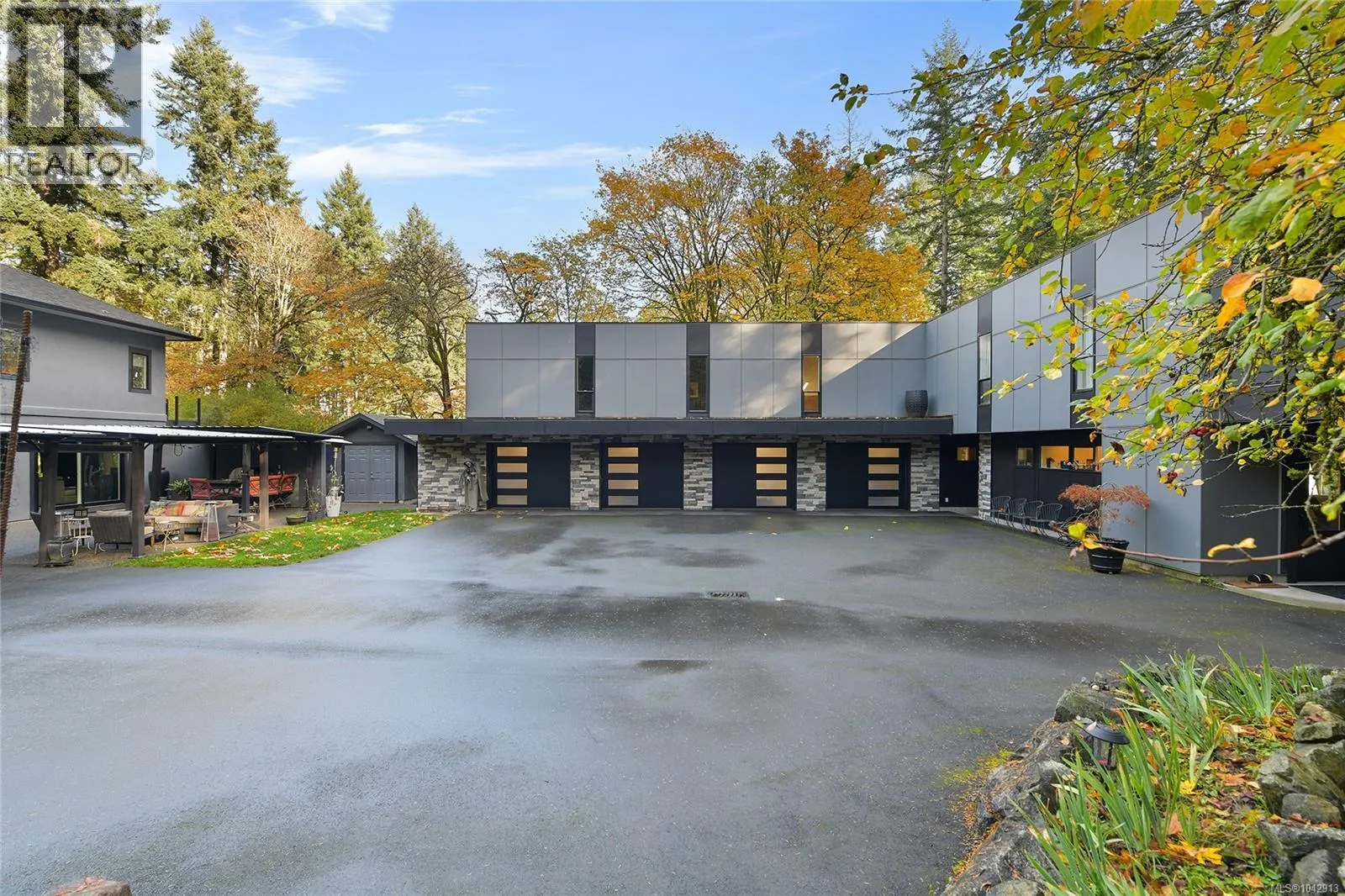 851 Sayward Rd
