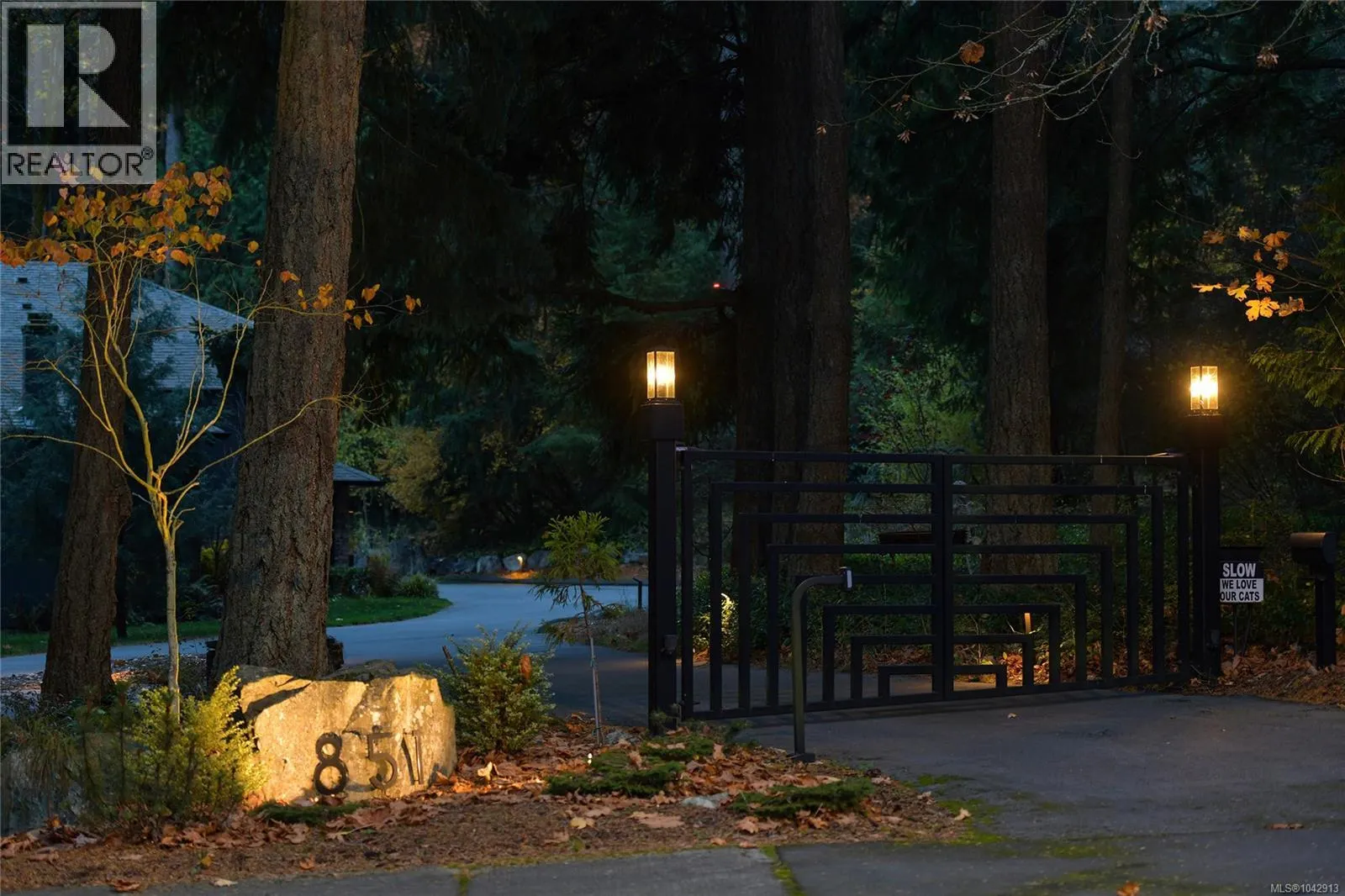 851 Sayward Rd