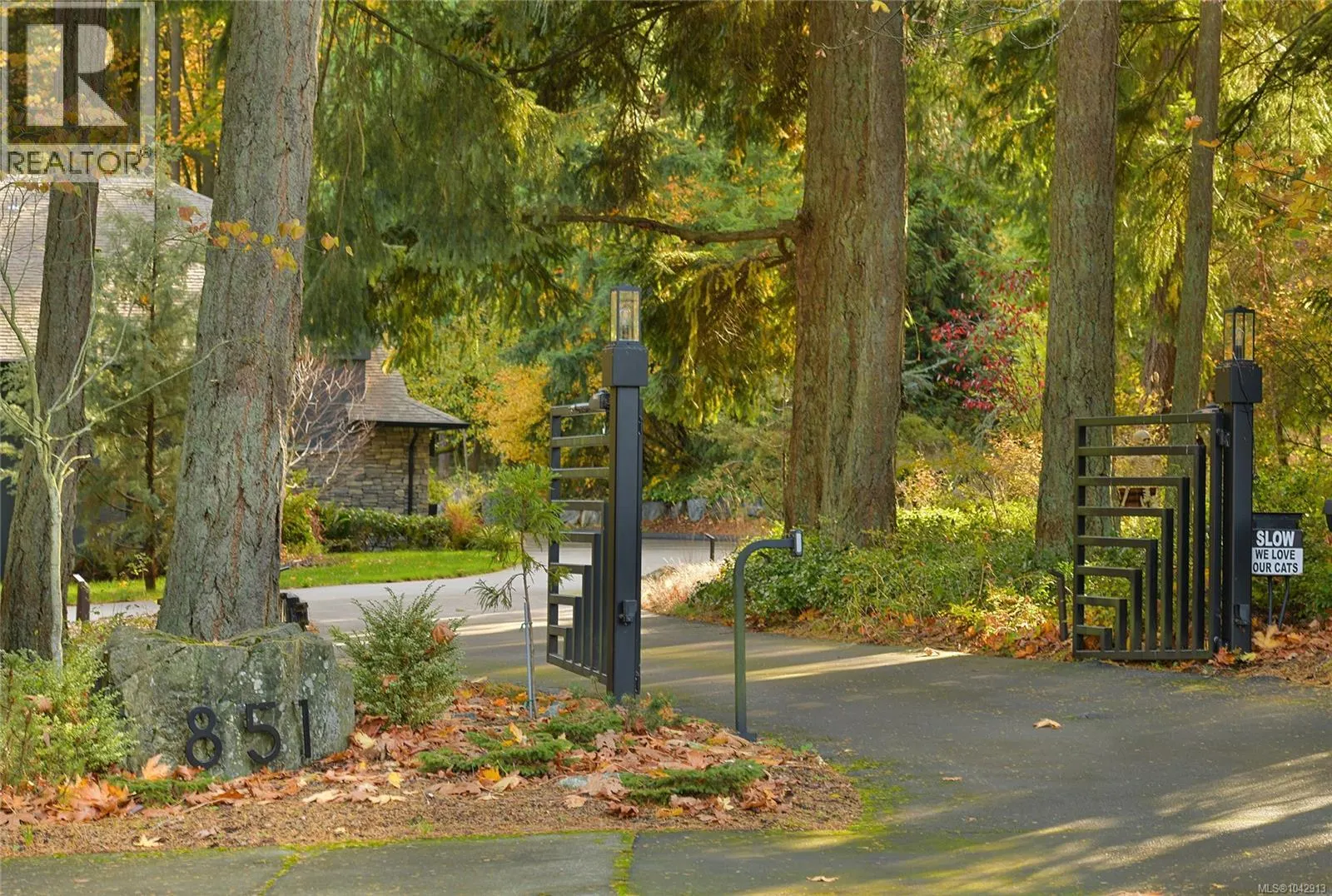 851 Sayward Rd