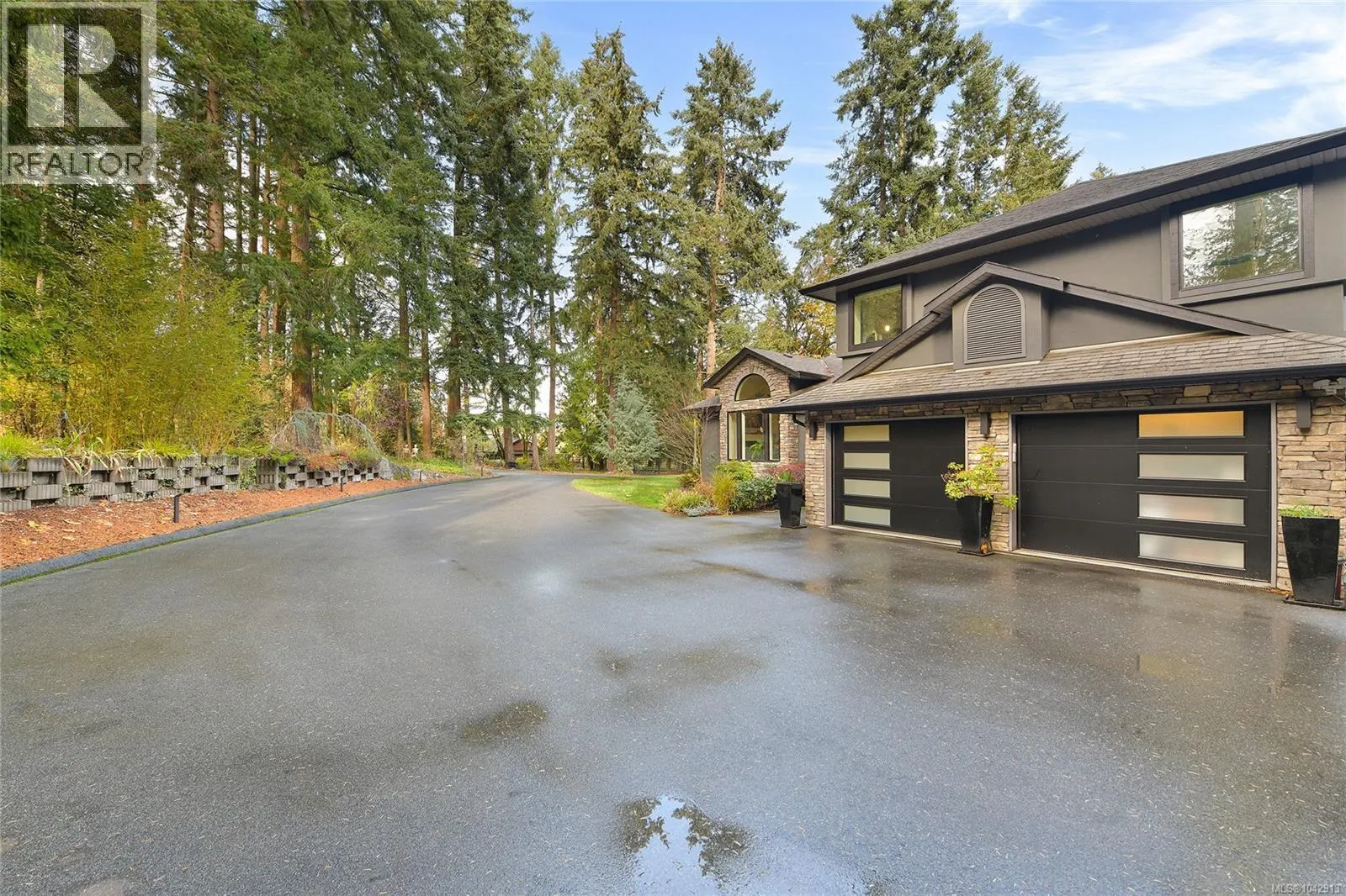 851 Sayward Rd