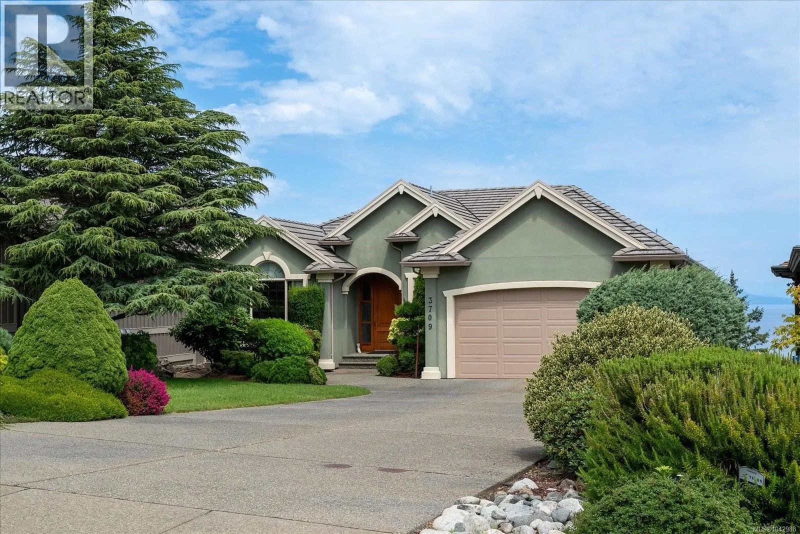 3709 Glen Oaks Dr