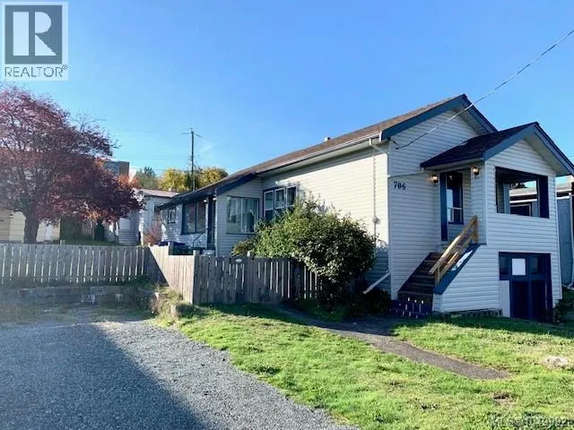 706 Haliburton St