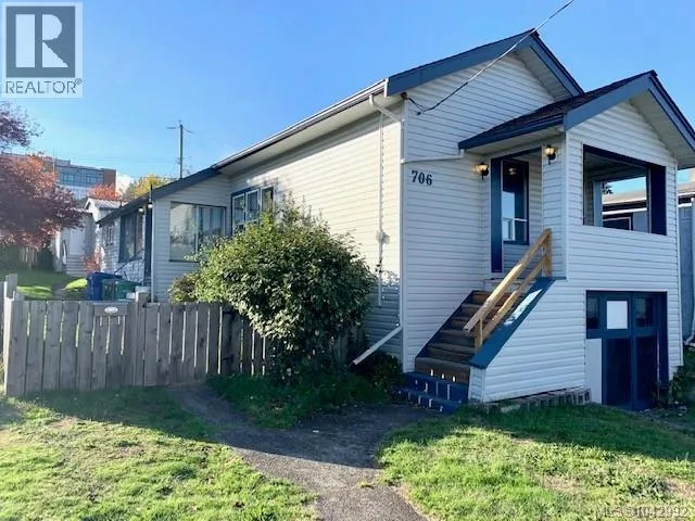 706 Haliburton St