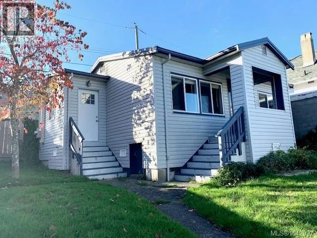 706 Haliburton St