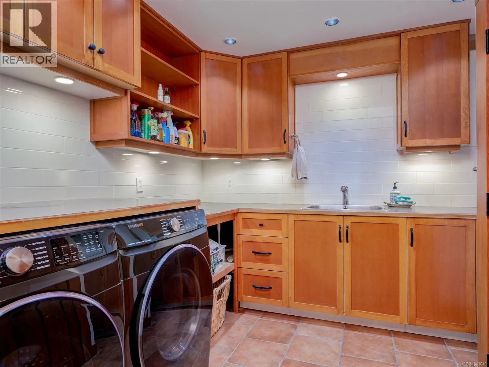 1043 St. Patrick St