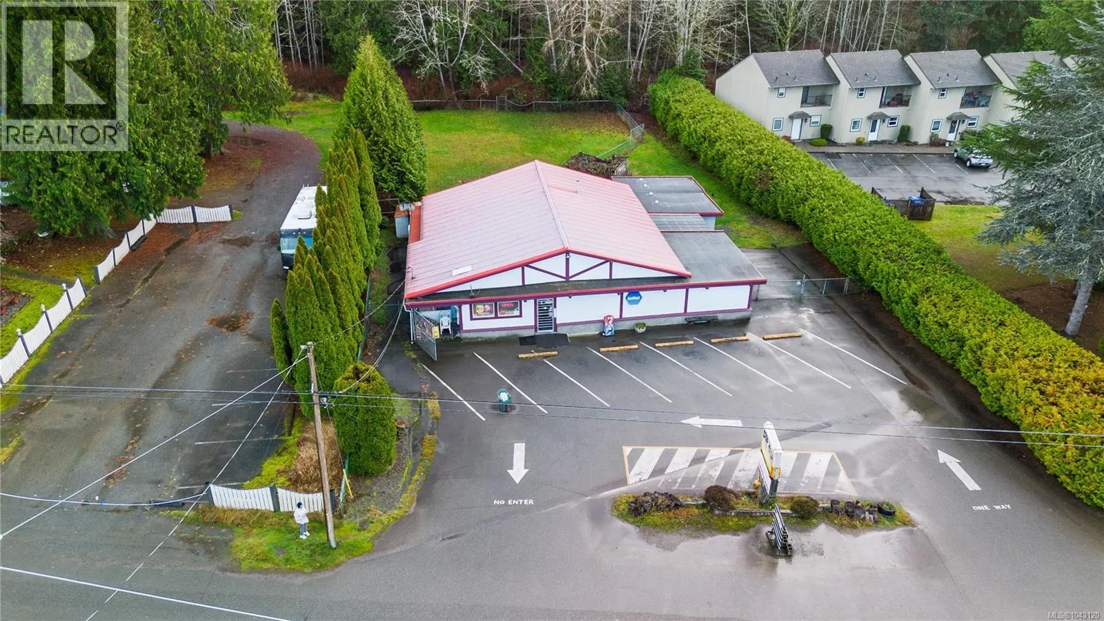 3346 Island Hwy W