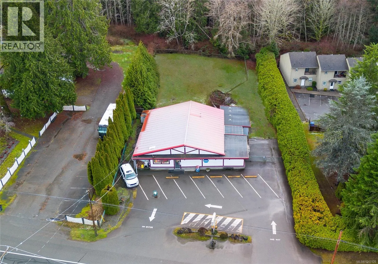 3346 Island Hwy W