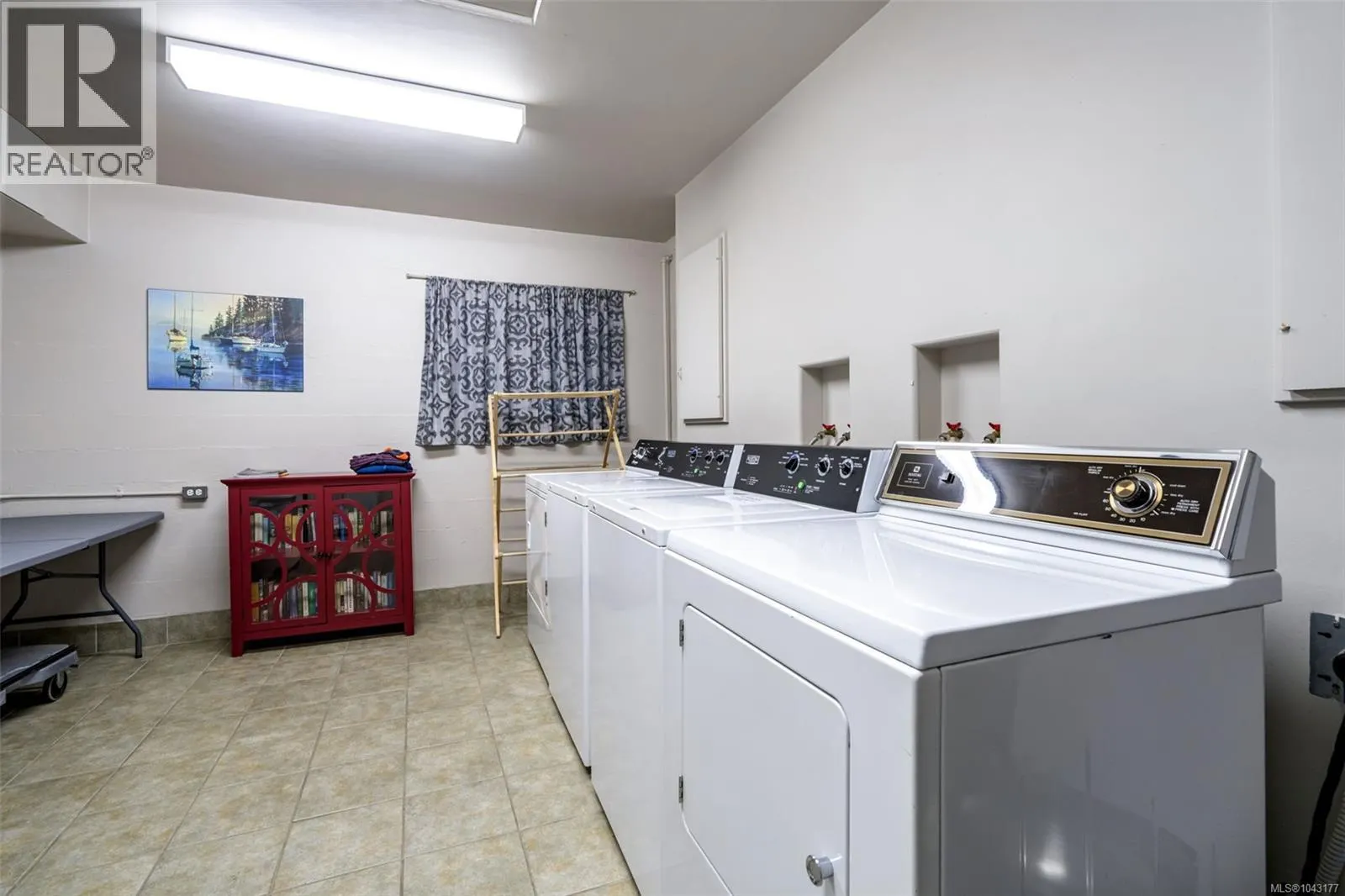 305 1270 Beach Dr