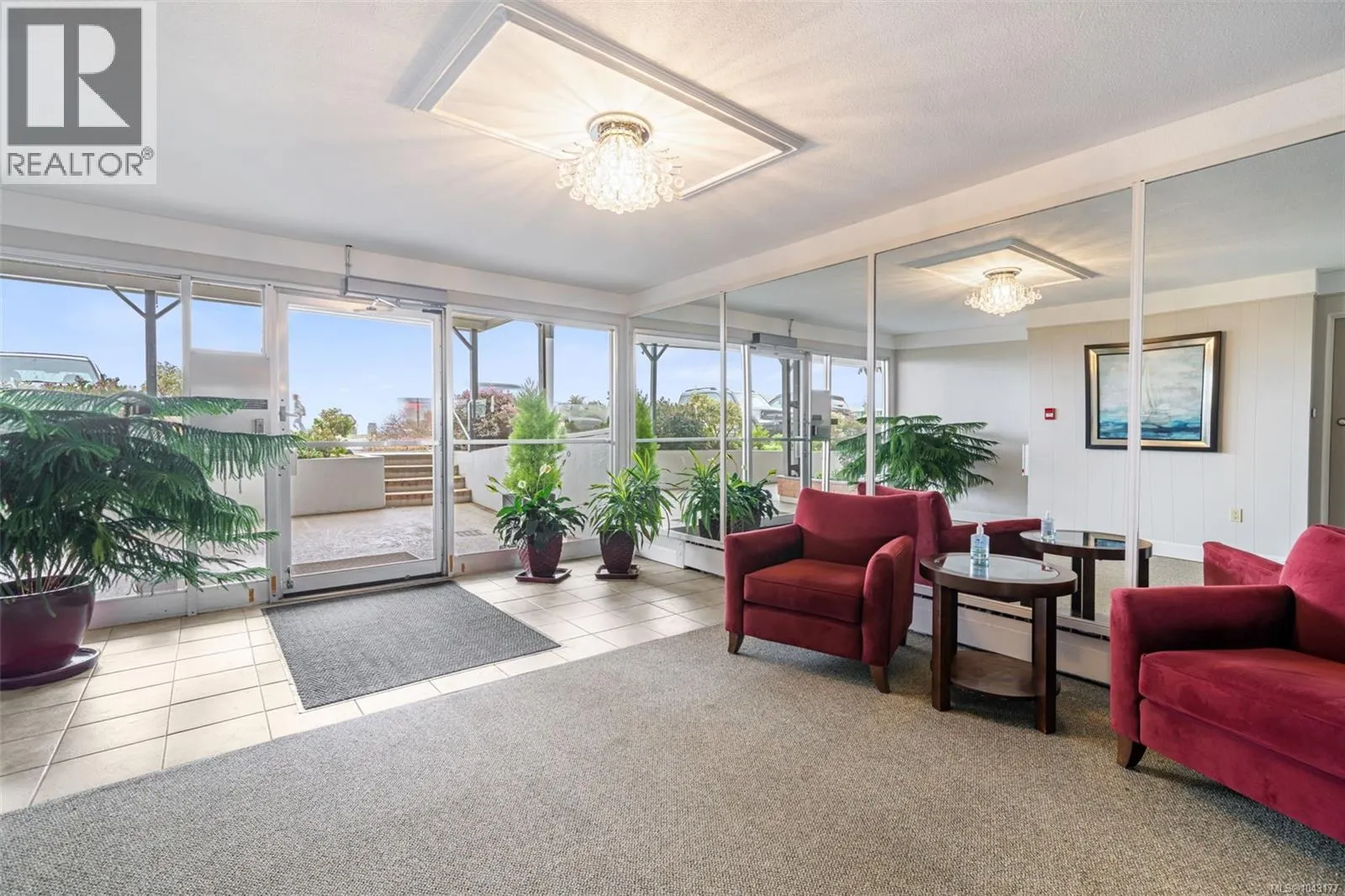 305 1270 Beach Dr