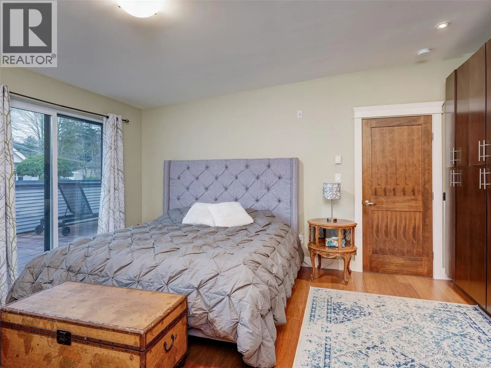 302 6981 East Saanich Rd