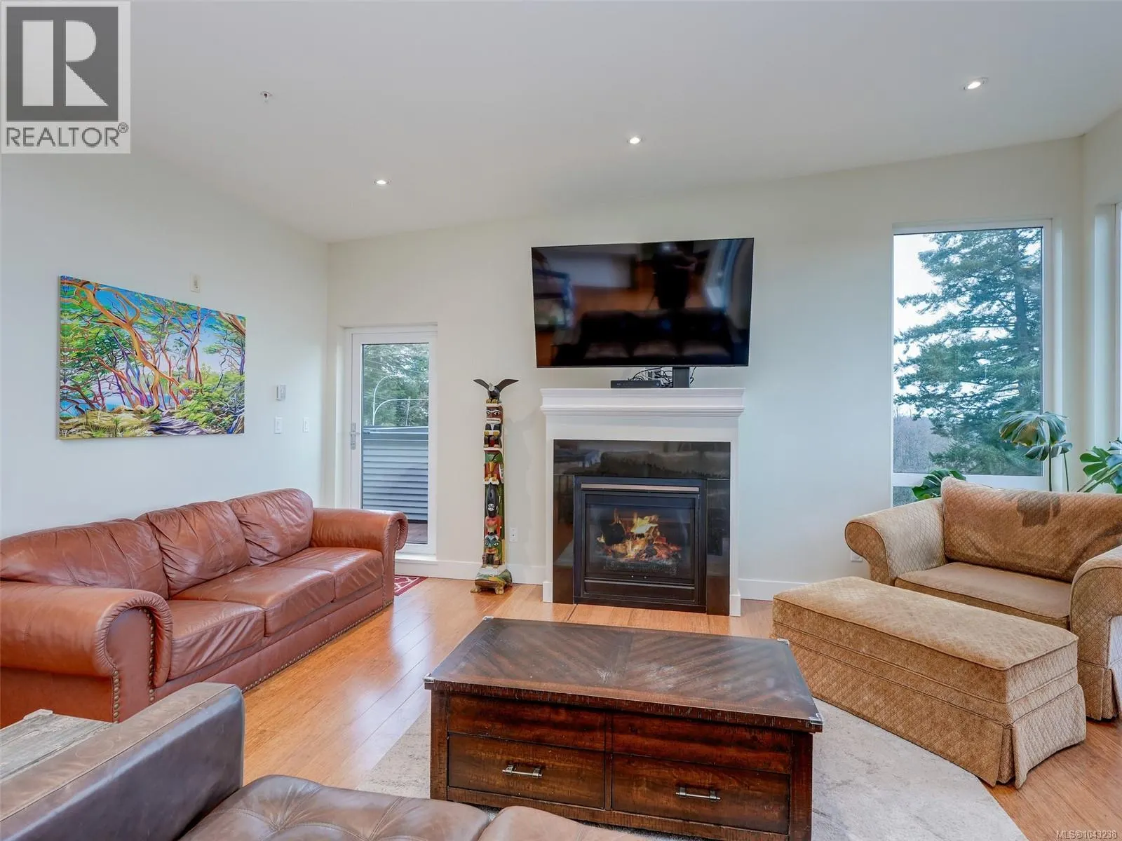 302 6981 East Saanich Rd