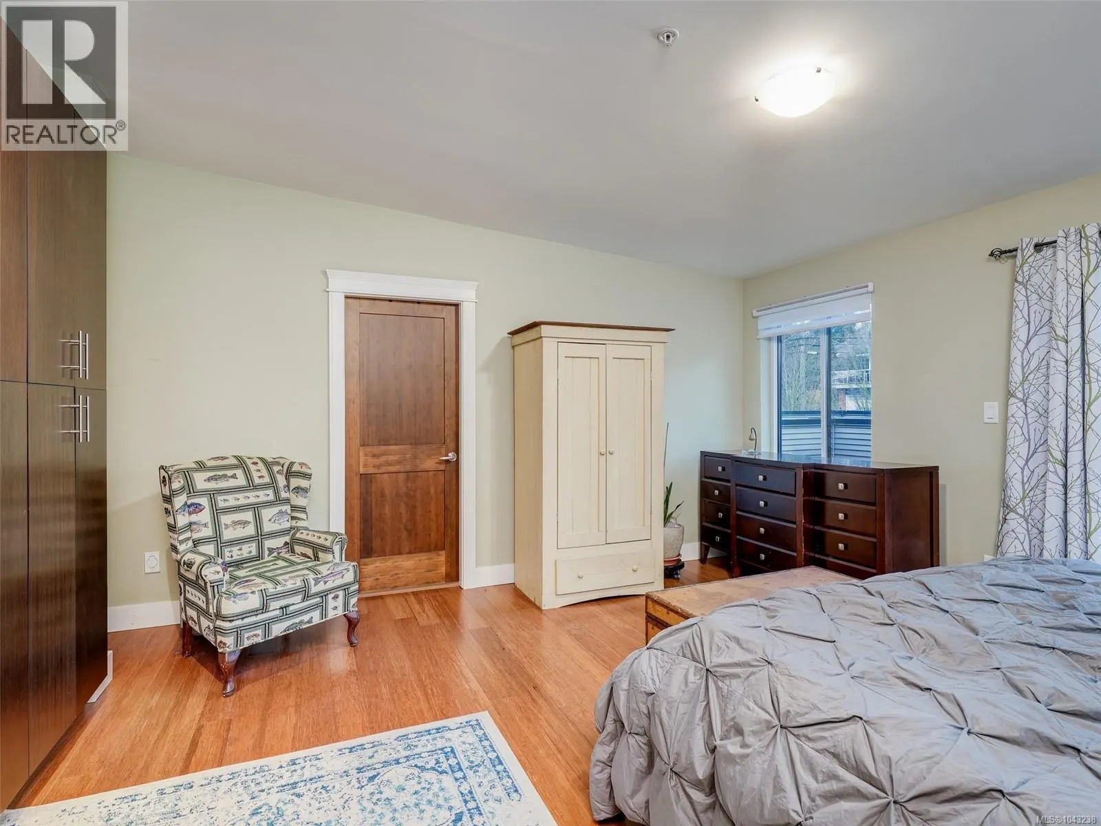 302 6981 East Saanich Rd
