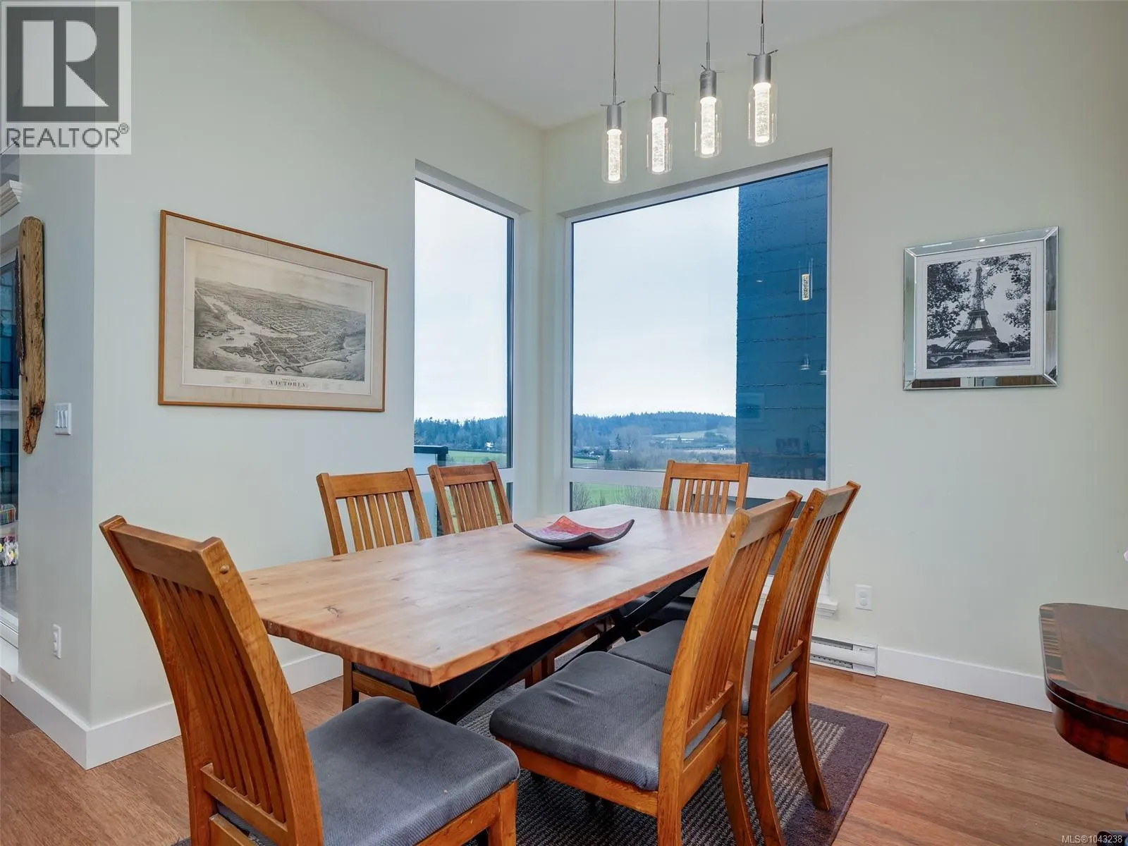 302 6981 East Saanich Rd