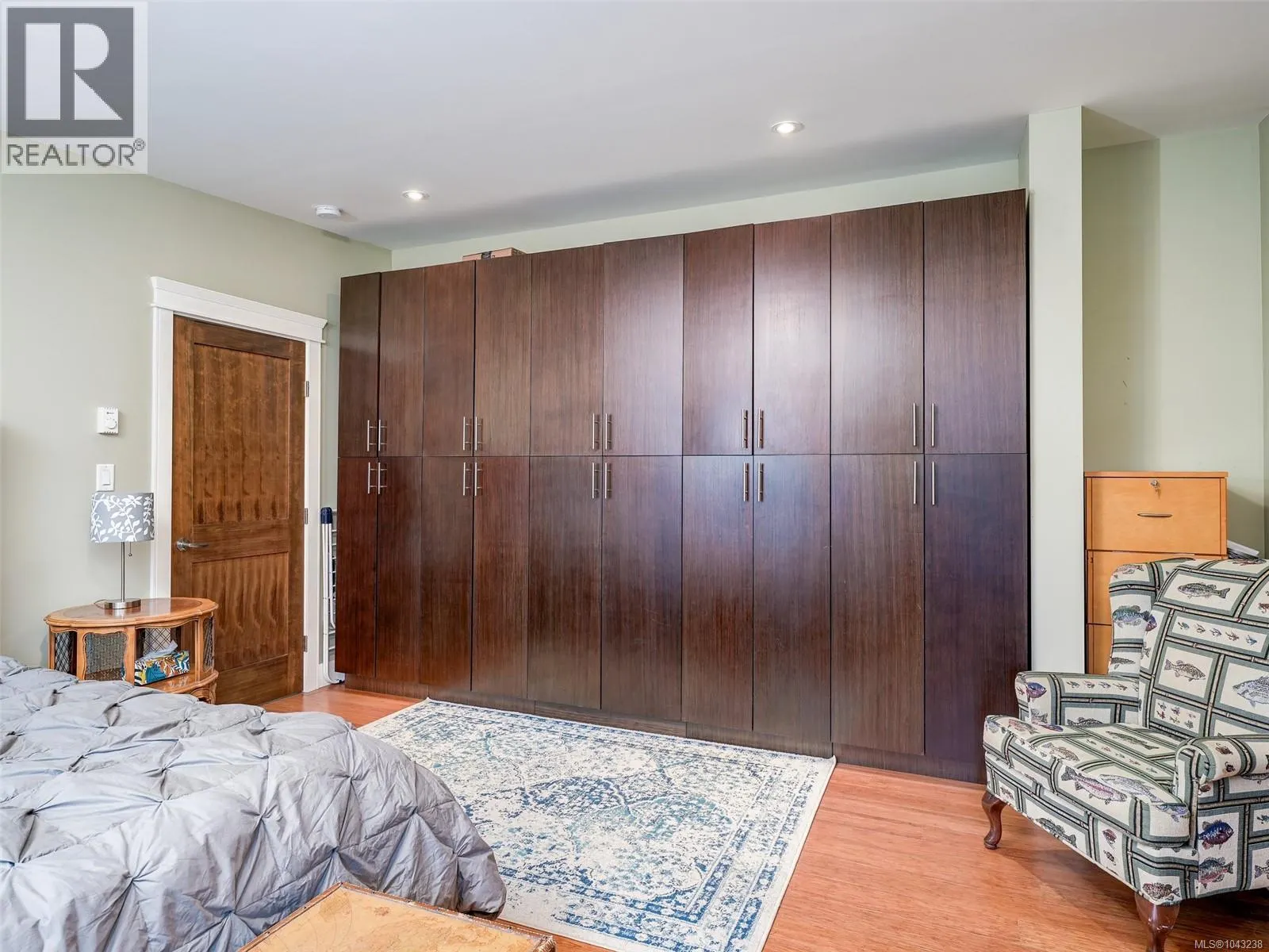 302 6981 East Saanich Rd