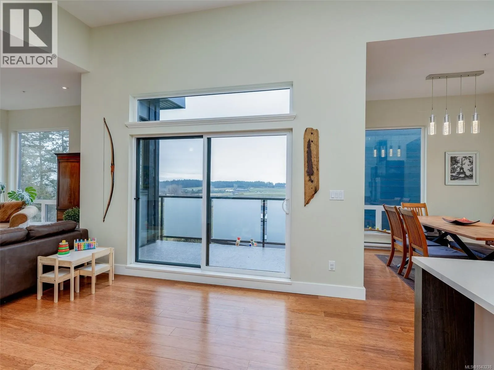 302 6981 East Saanich Rd