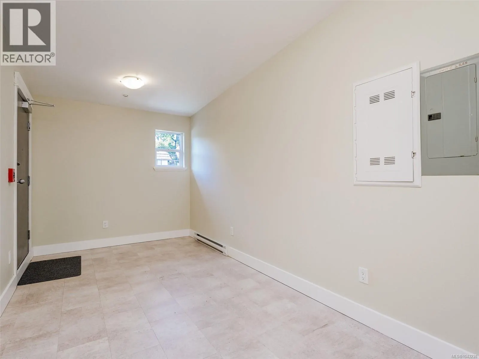 302 6981 East Saanich Rd