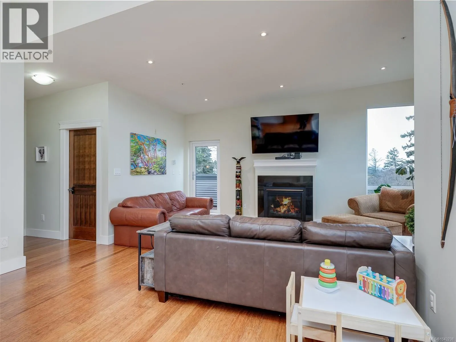 302 6981 East Saanich Rd