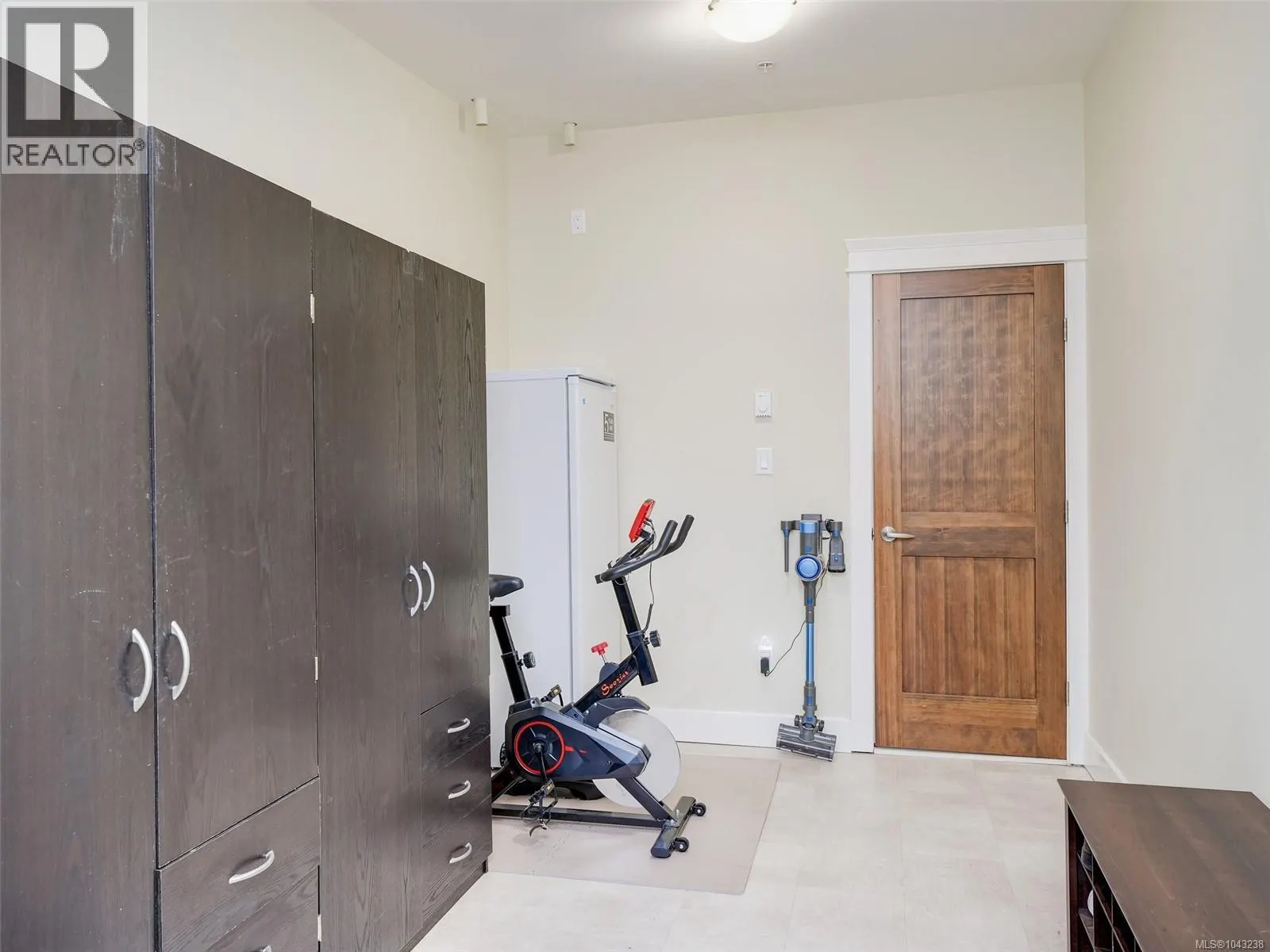 302 6981 East Saanich Rd