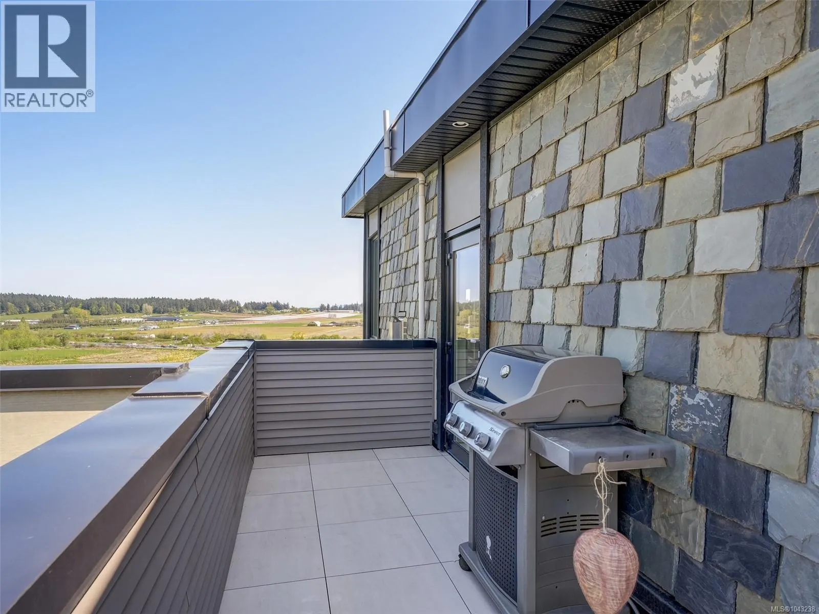 302 6981 East Saanich Rd