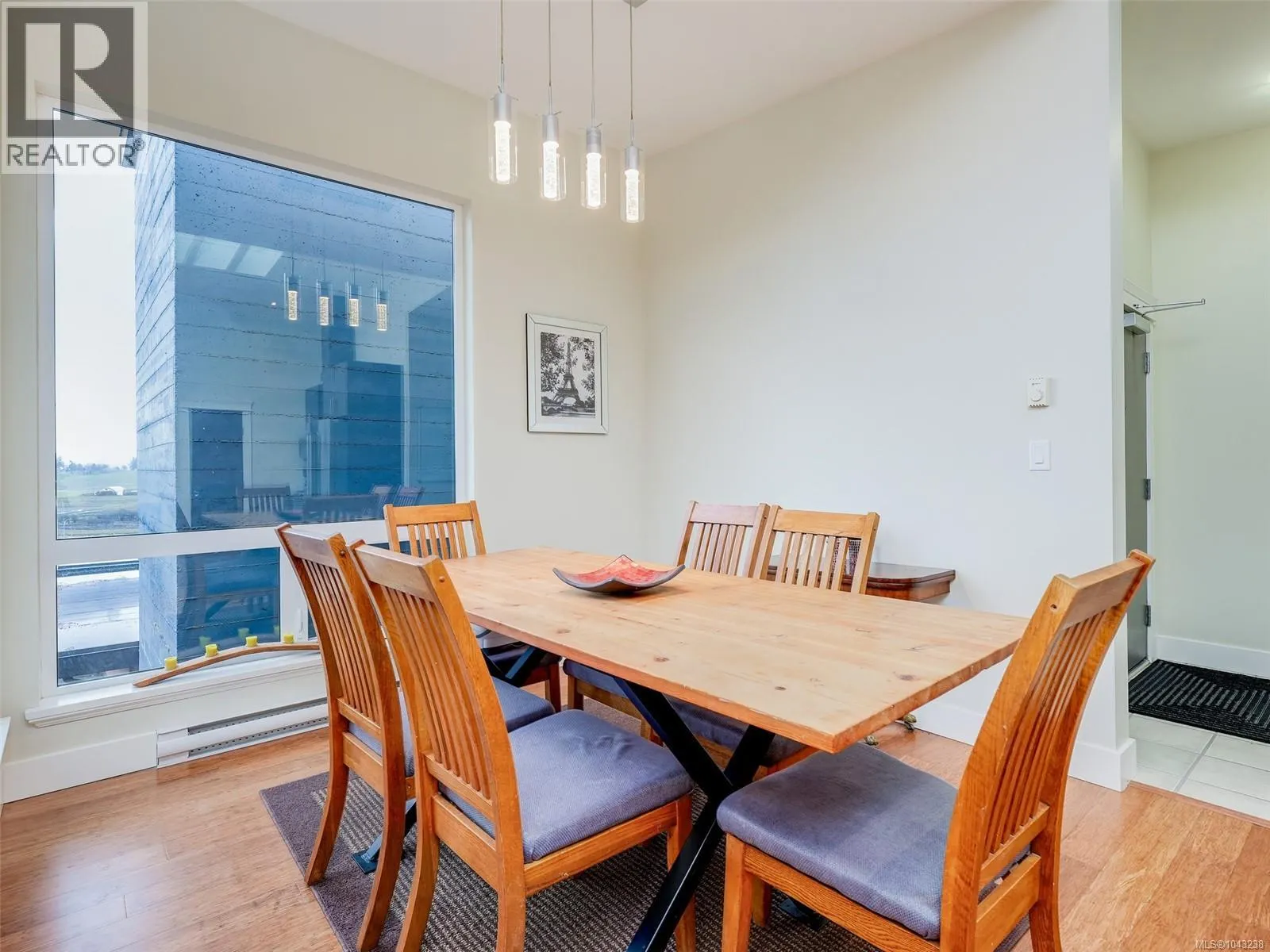 302 6981 East Saanich Rd