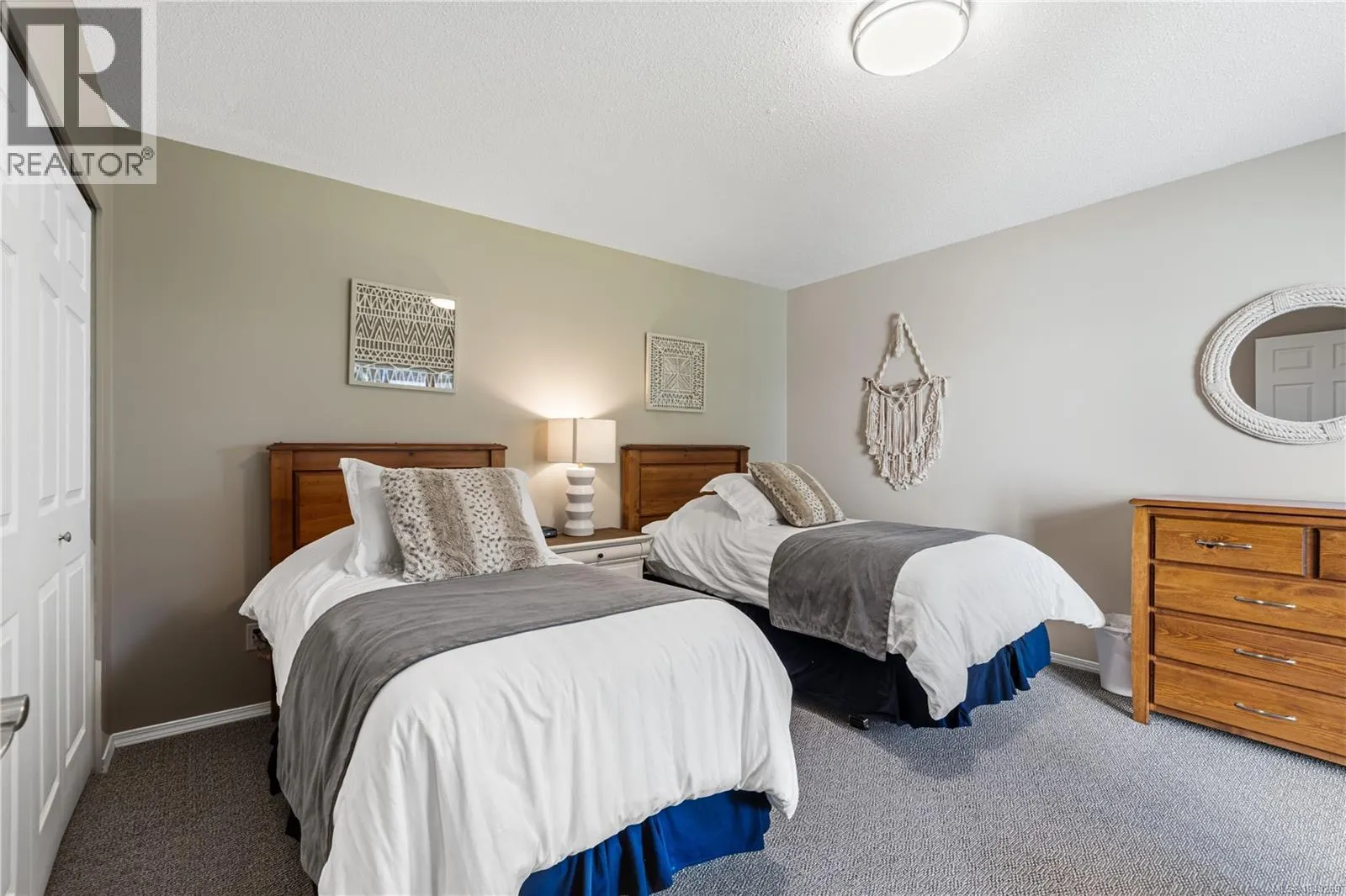 24 1135 Resort Dr