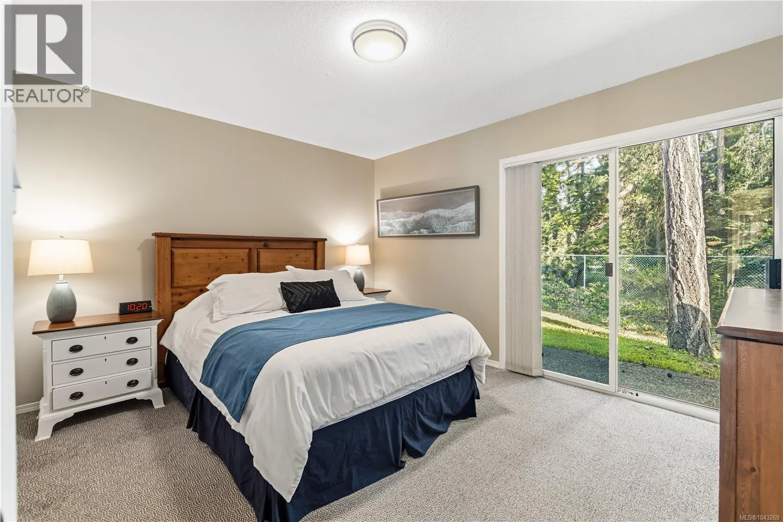 24 1135 Resort Dr