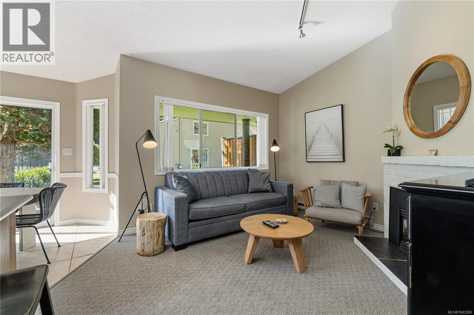 24 1135 Resort Dr