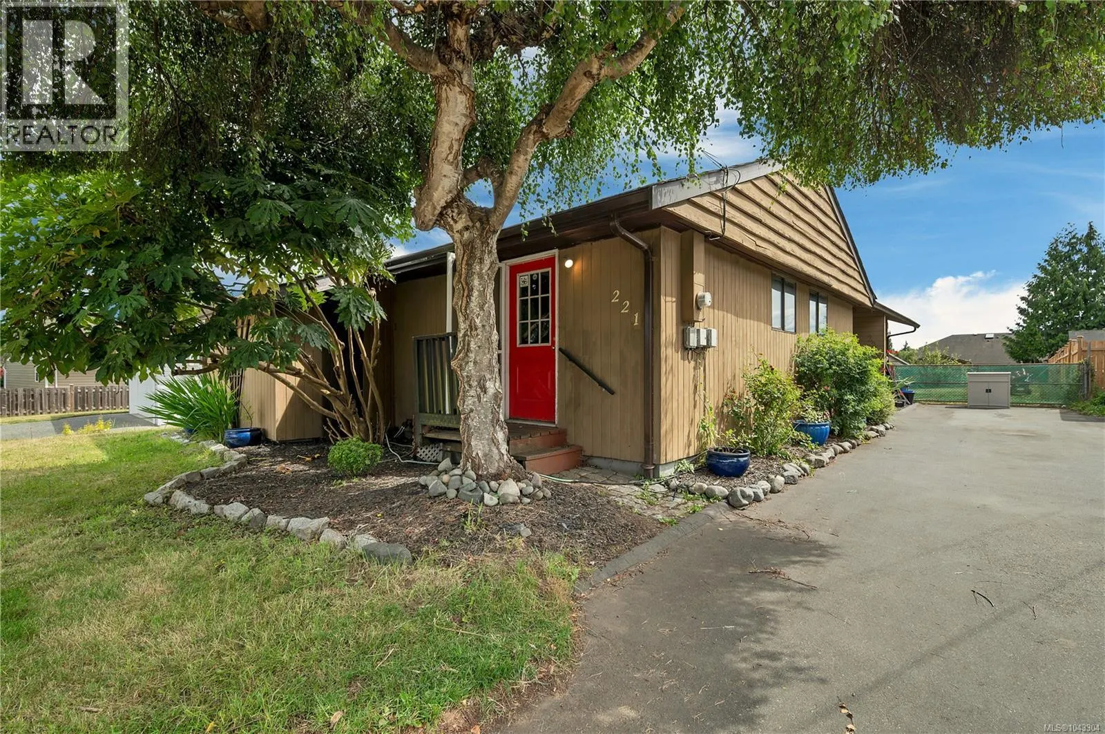 221 Hilchey Rd