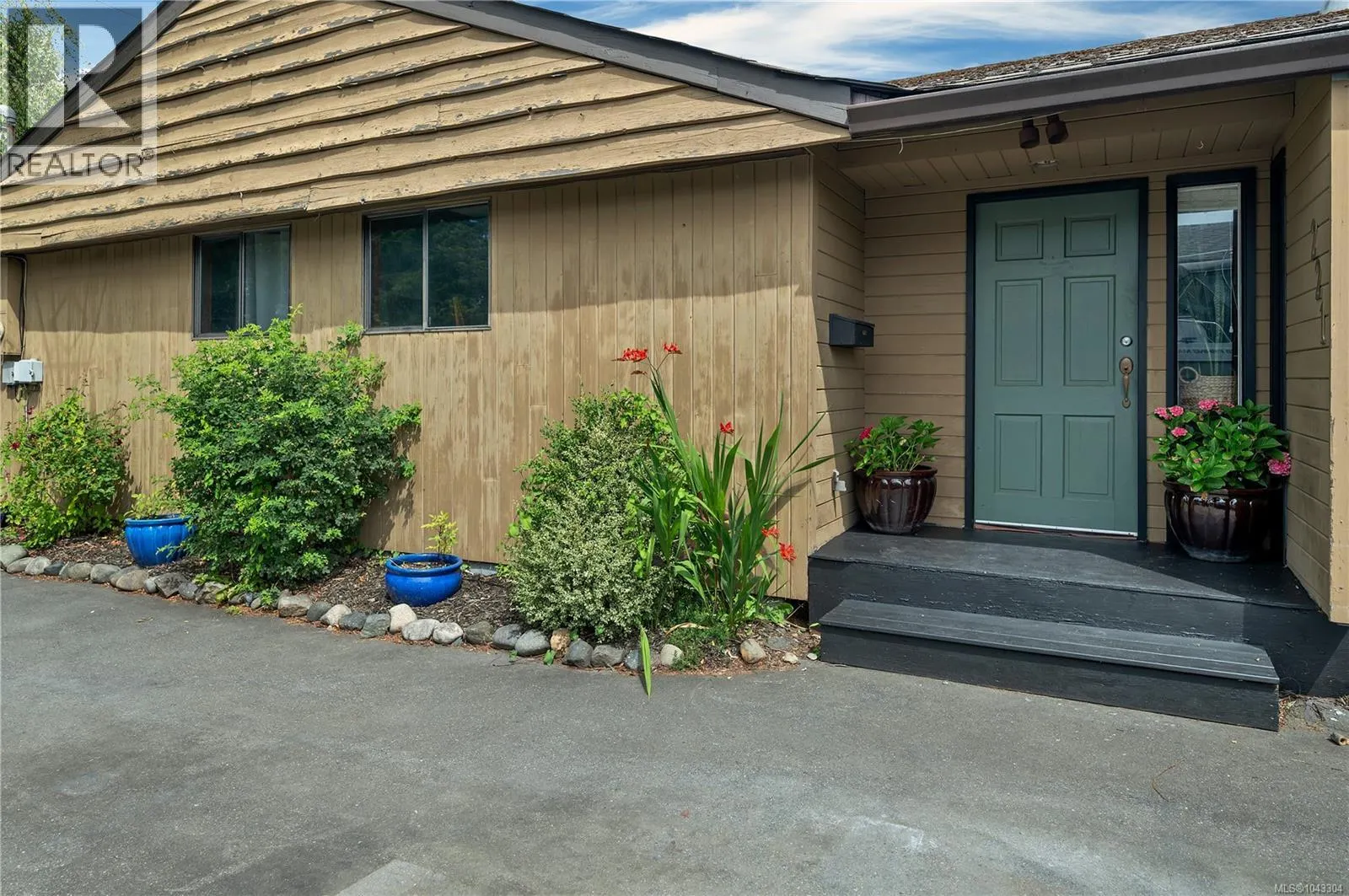221 Hilchey Rd