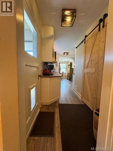 740 Newbury St
