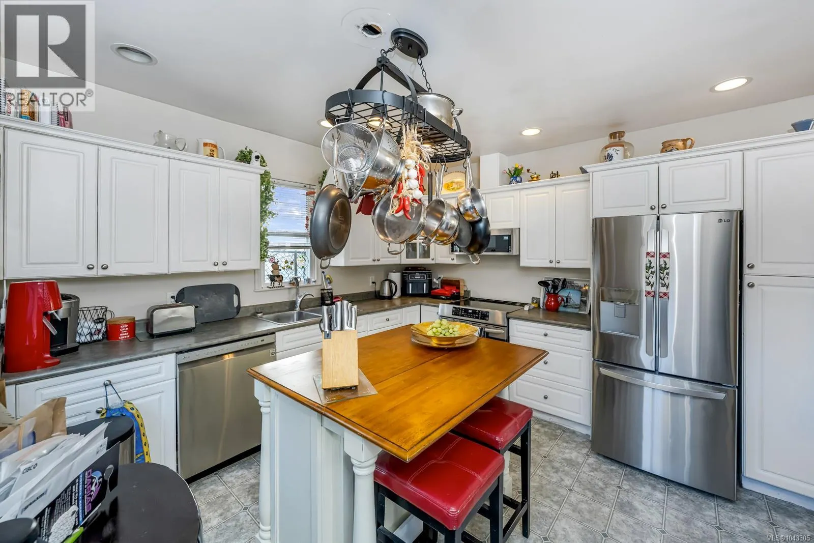 740 Newbury St
