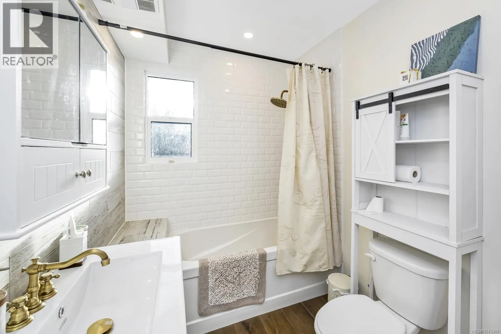 740 Newbury St