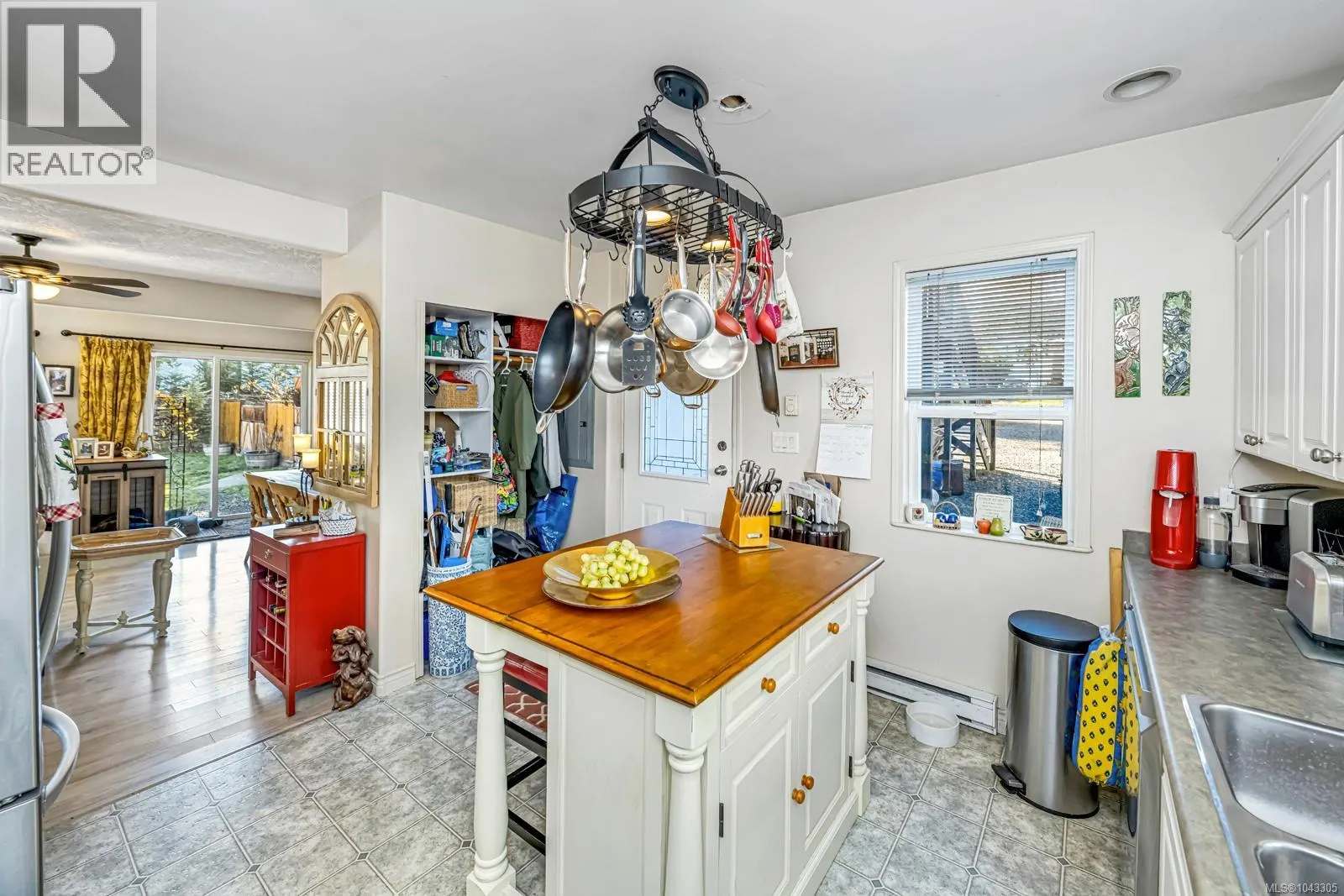 740 Newbury St