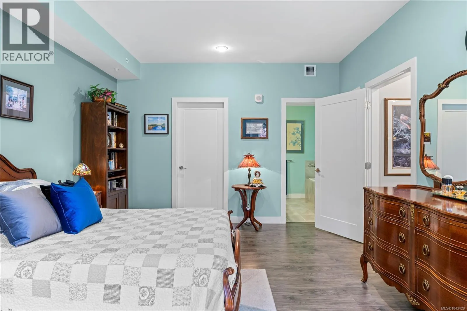 100 439 College Rd