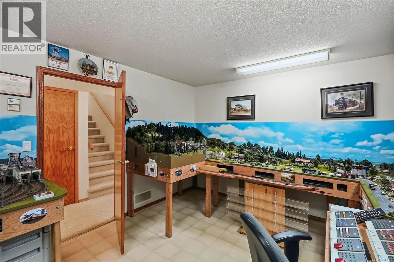 1432 Madrona Dr