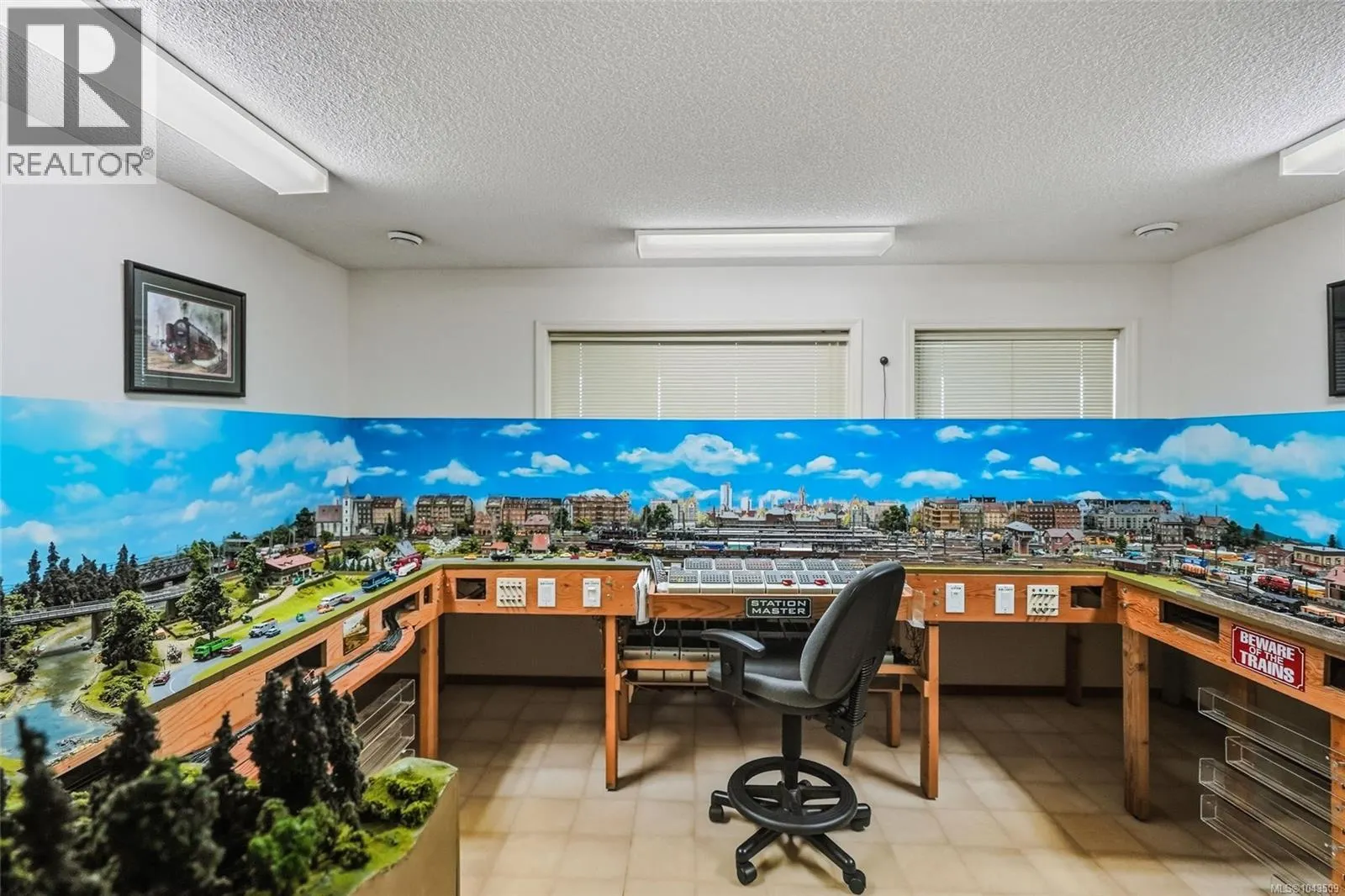 1432 Madrona Dr